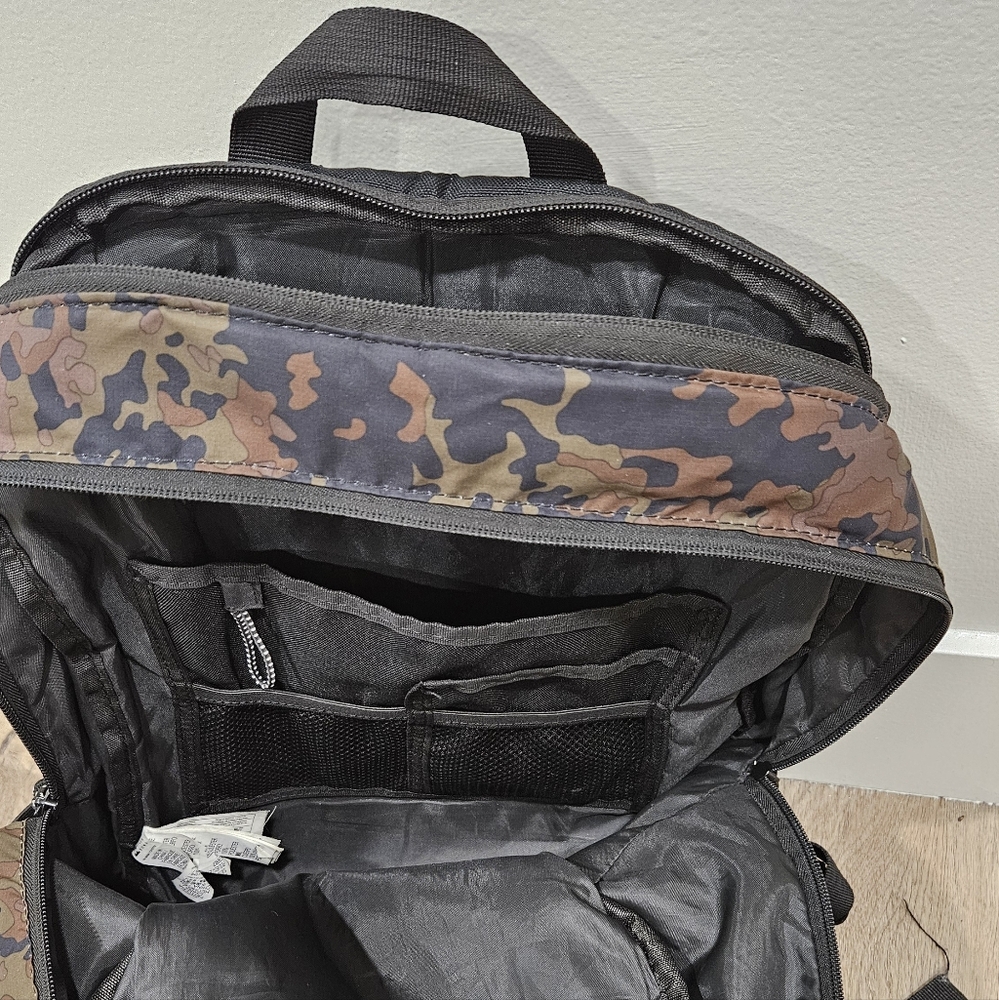 Billabong Men's Black and Brown Camouflage Backpack - Picture 7 of 7